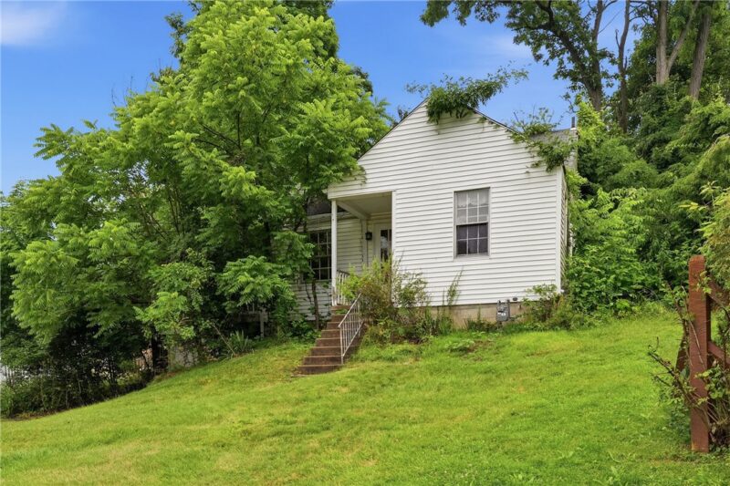 93 Adams Dr — photo 2