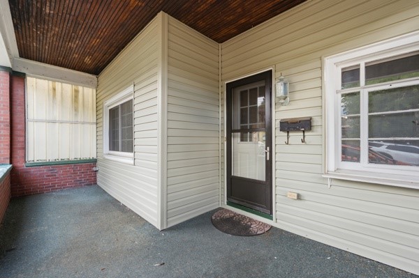 4218 Winterburn Avenue — photo 4