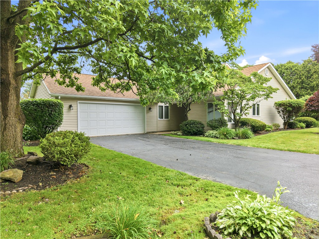 187 Jonathan Place — photo 1