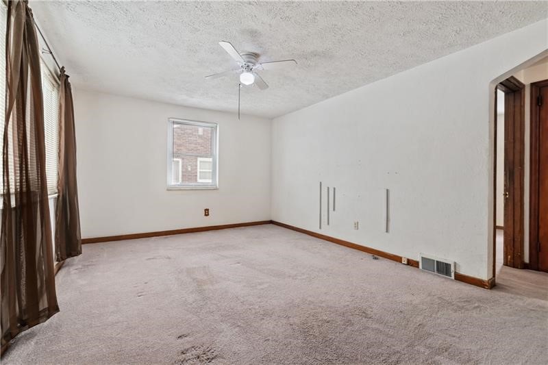 1034 Elwell St — photo 4