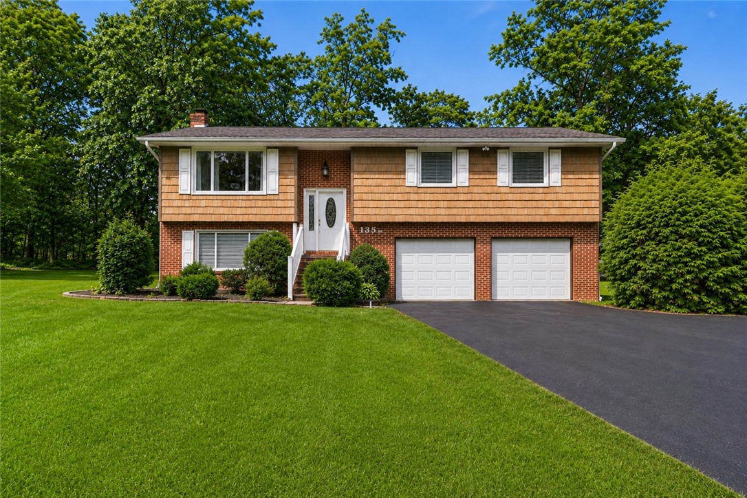 135 Carol Drive — photo 1