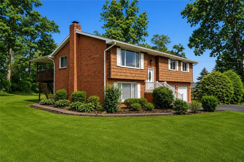 135 Carol Drive — photo 2
