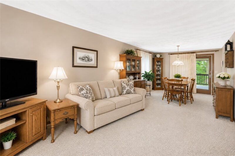 135 Carol Drive — photo 4