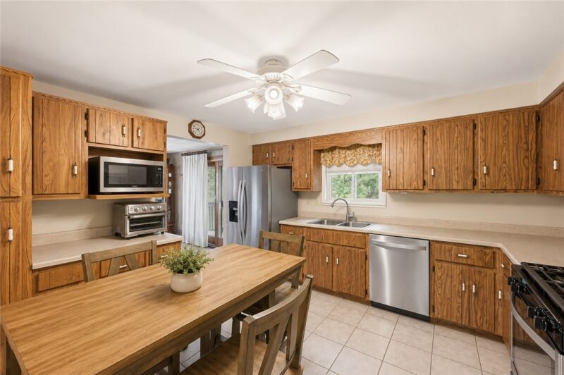 135 Carol Drive — photo 6