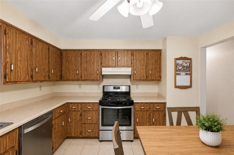 135 Carol Drive — photo 8