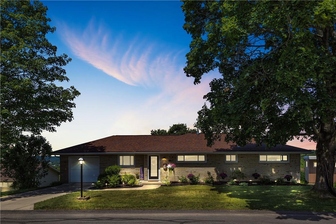 930 Crestview Dr — photo 1
