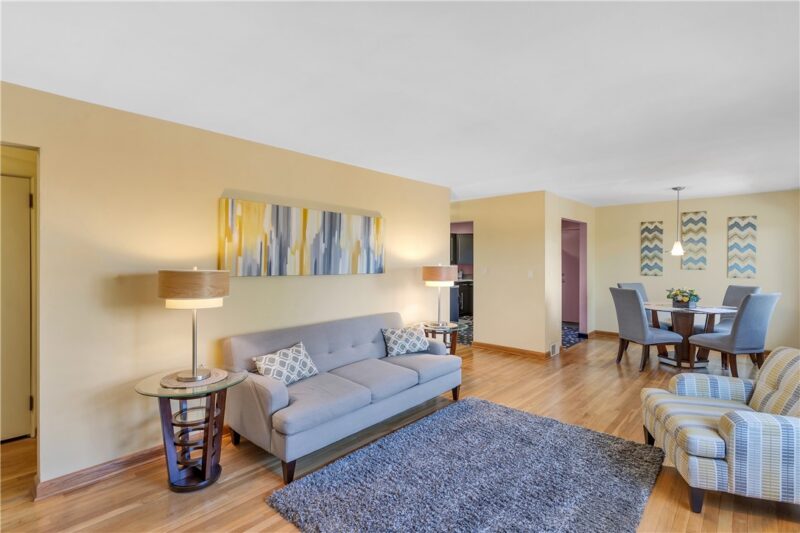 930 Crestview Dr — photo 4