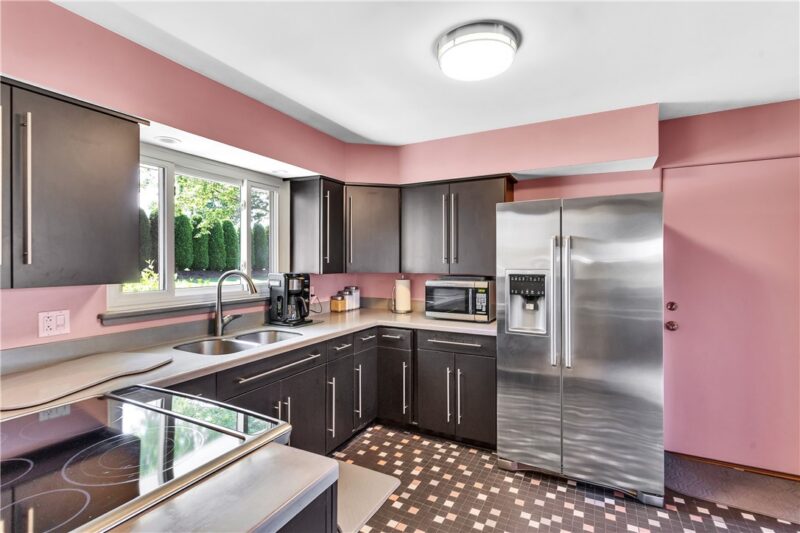 930 Crestview Dr — photo 8