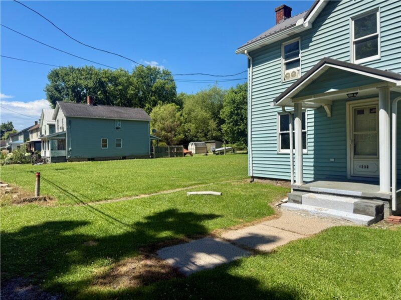 1231 and 1233 Pegtown Ave — photo 2