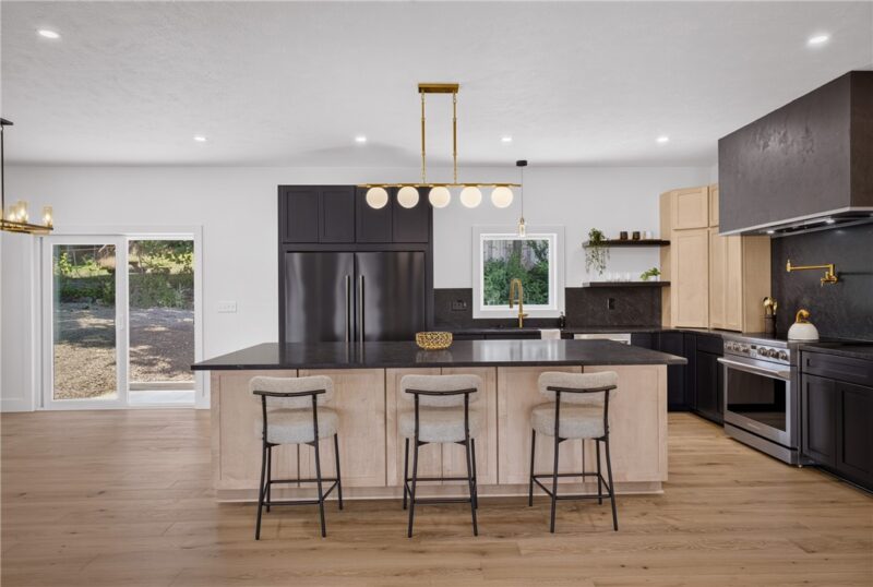 221 Wilbert Street — photo 2