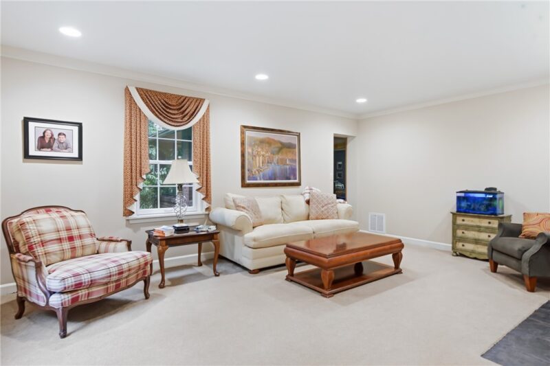 401 Robertson Rd — photo 4