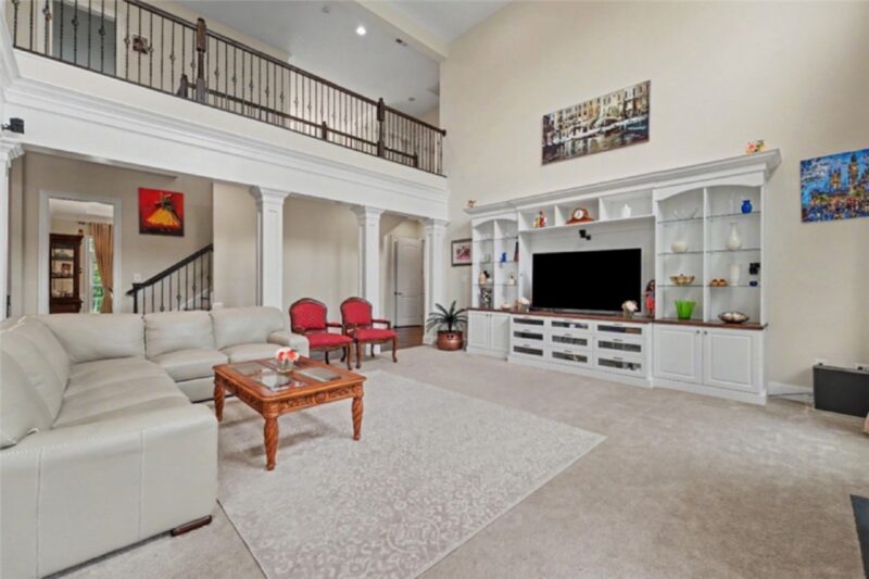 303 Connemara Ct — photo 4