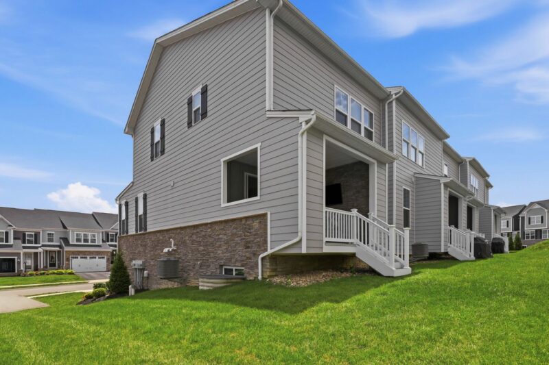 401 SPRUCE LANE — photo 3
