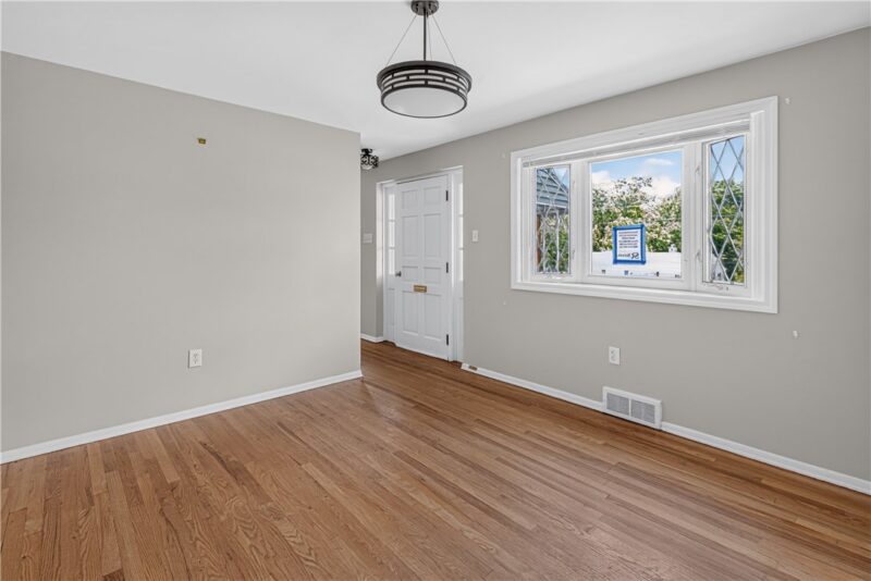 1025 Catherine Dr — photo 3