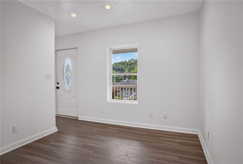 635 Valley St — photo 4