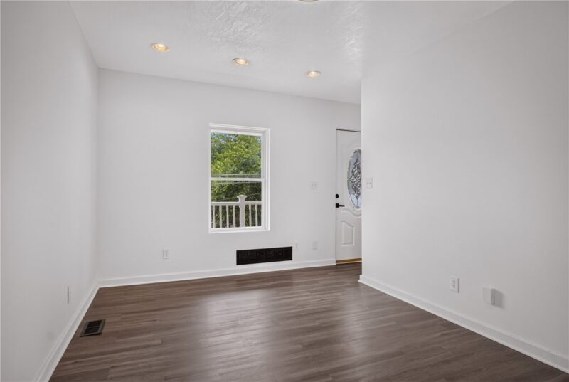 635 Valley St — photo 8