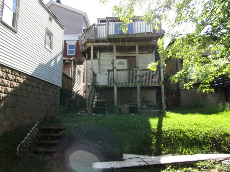 331 James St — photo 2