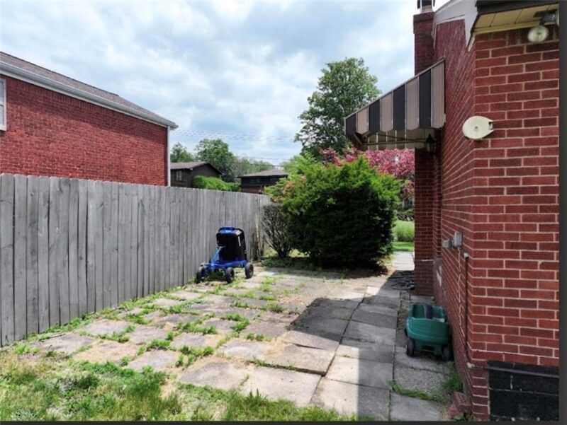 258 Young Dr — photo 2