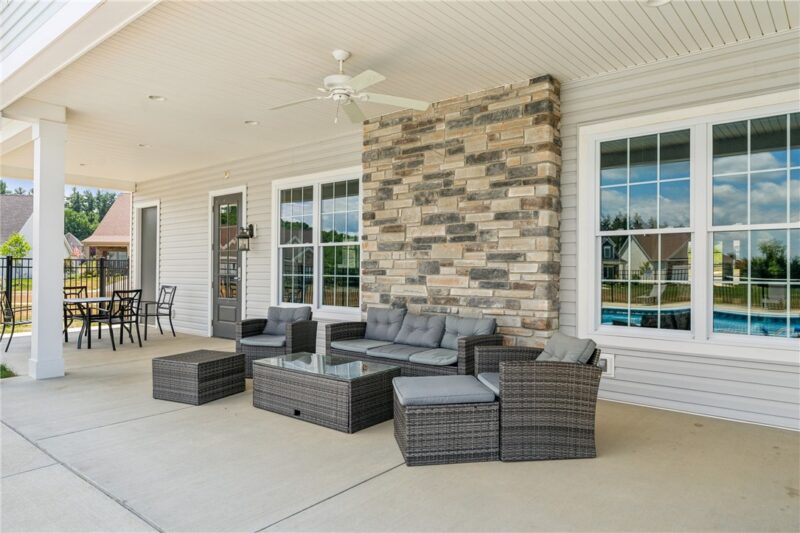 352 Gleneagles Drive — photo 4