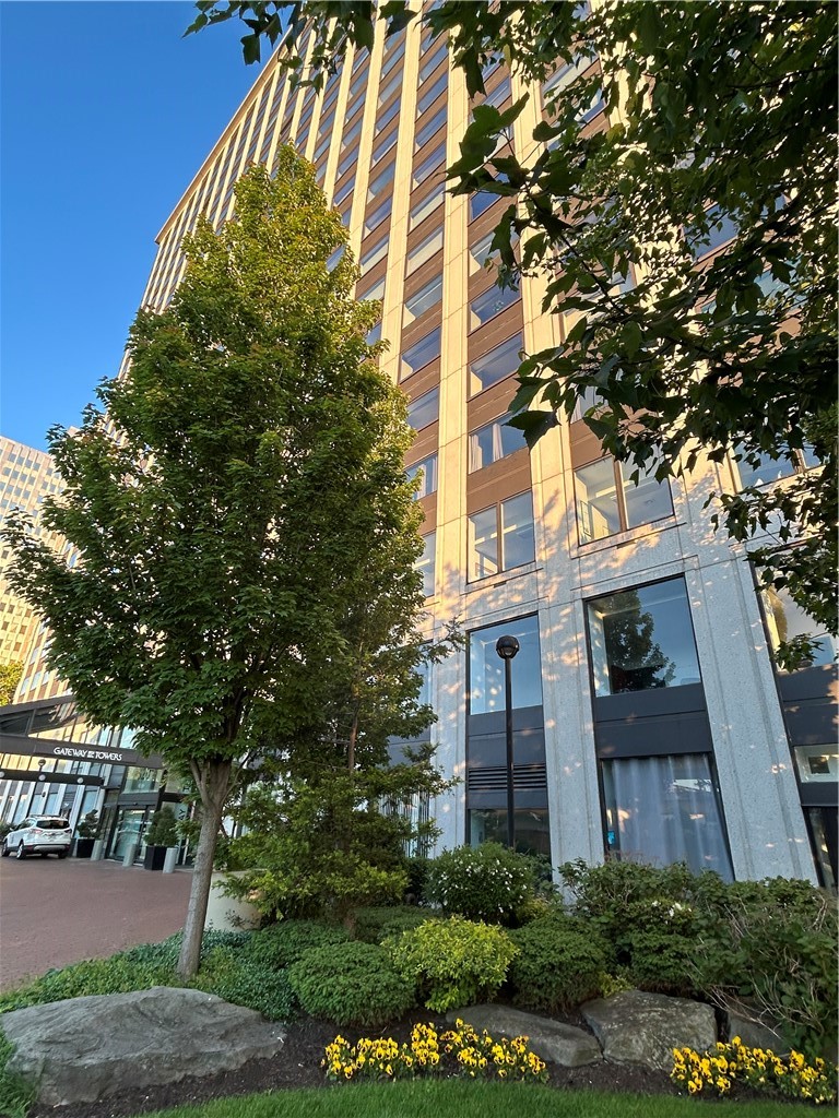 320 Fort Duquesne Blvd 7G — photo 1