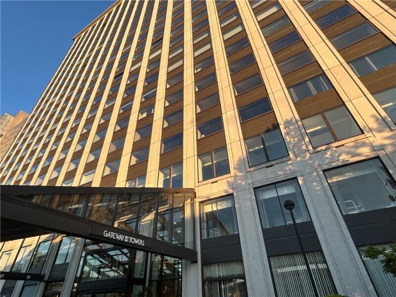 320 Fort Duquesne Blvd 7G — photo 2