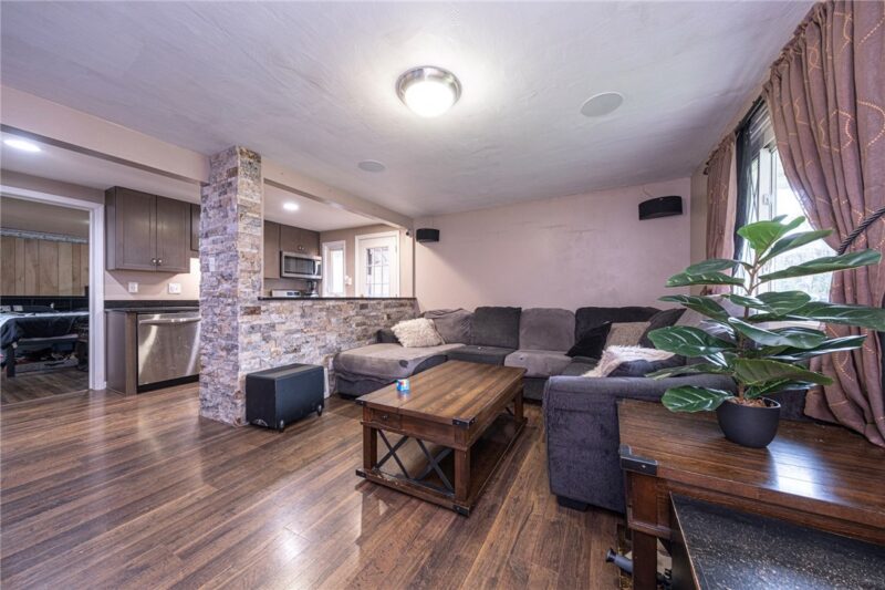 422 Oakhurst Avenue — photo 3