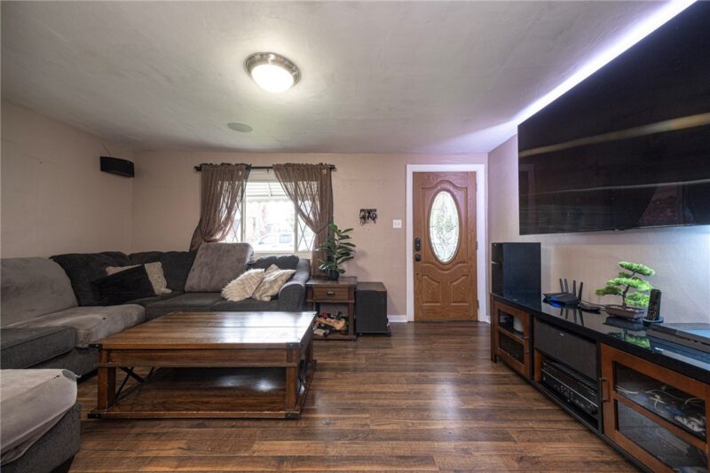 422 Oakhurst Avenue — photo 6