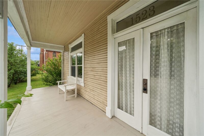 1523 Evergreen Ave — photo 2
