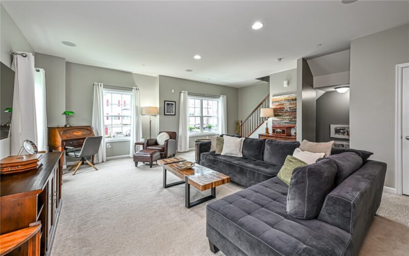 691 Freedom Dr — photo 3