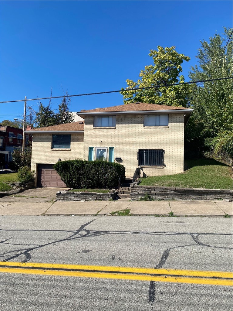 2525 Webster Ave — photo 1