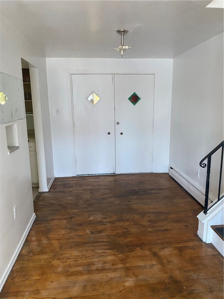 2525 Webster Ave — photo 3