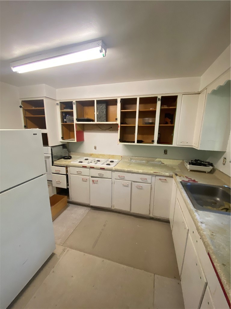 2525 Webster Ave — photo 8