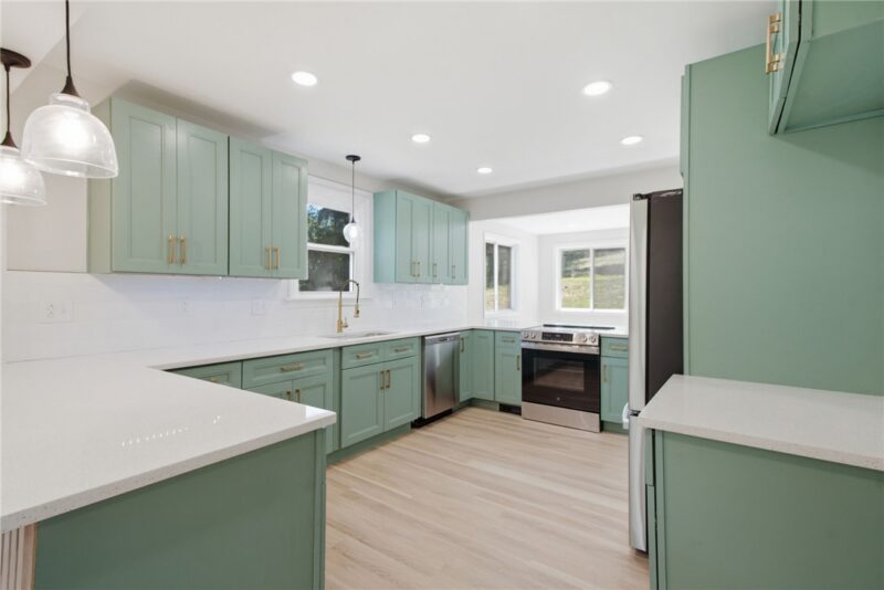 985 Blackhawk Rd — photo 3