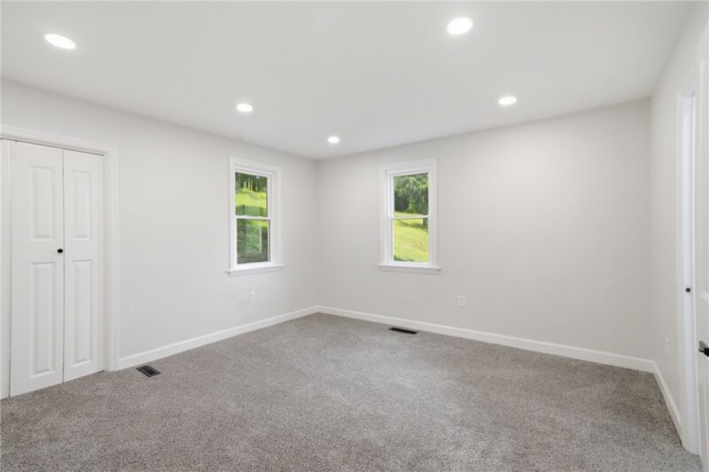 985 Blackhawk Rd — photo 8