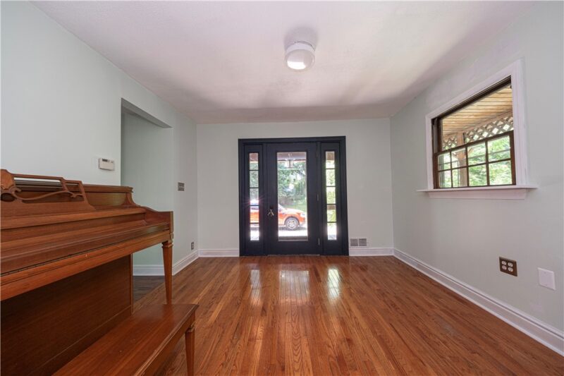 50 Center Ave — photo 2