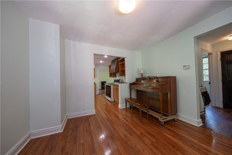 50 Center Ave — photo 3