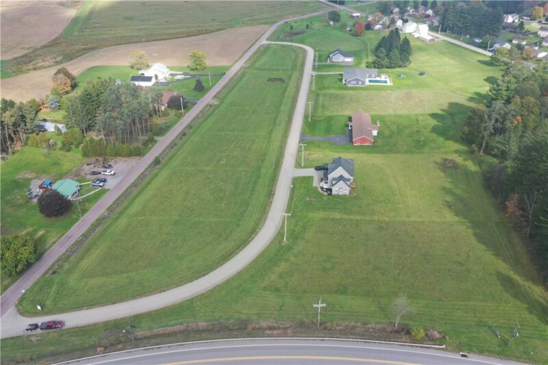 161 Gladeview Drive — photo 2