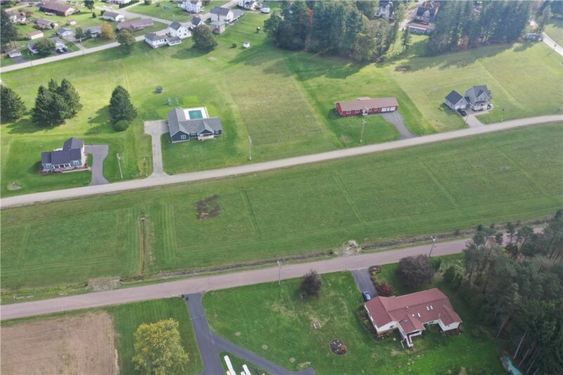 141 Gladeview Drive — photo 3