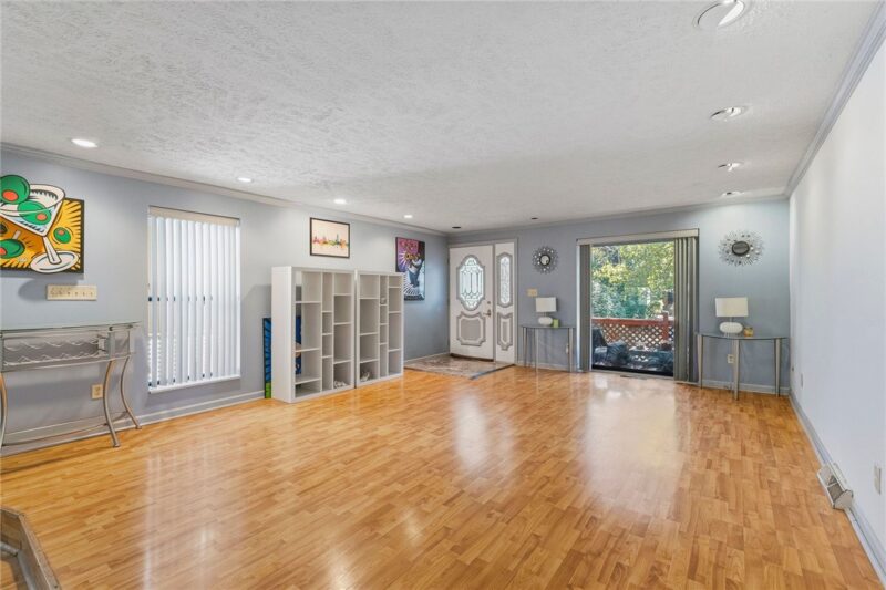130 Lincoln Ave — photo 3