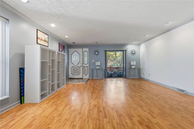 130 Lincoln Ave — photo 4