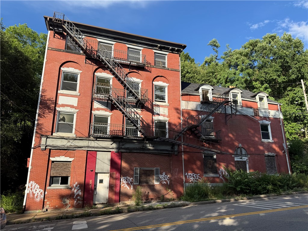 600 Oakwood St — photo 1