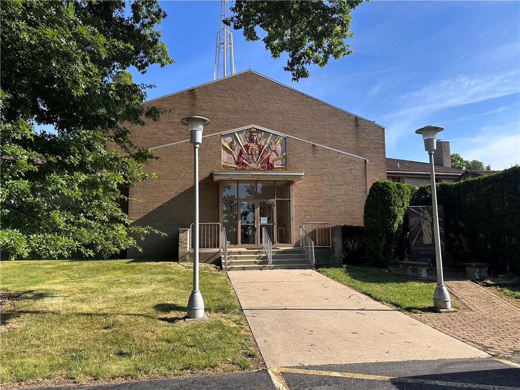33 Lewin Ln — photo 1
