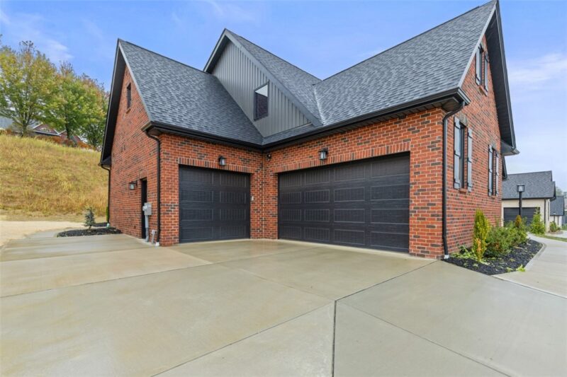 1037 Skyline Dr — photo 2