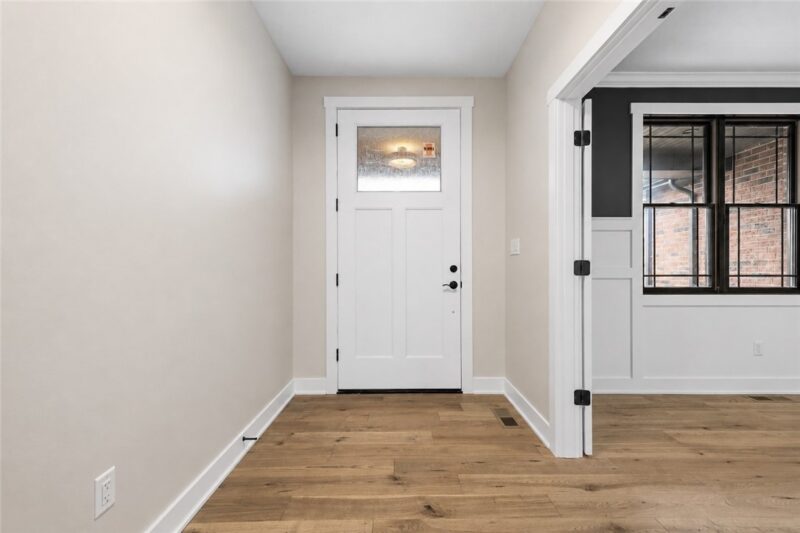 1037 Skyline Dr — photo 4