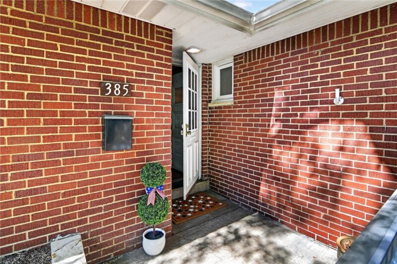 385 MAPLEWOOD DRIVE — photo 2