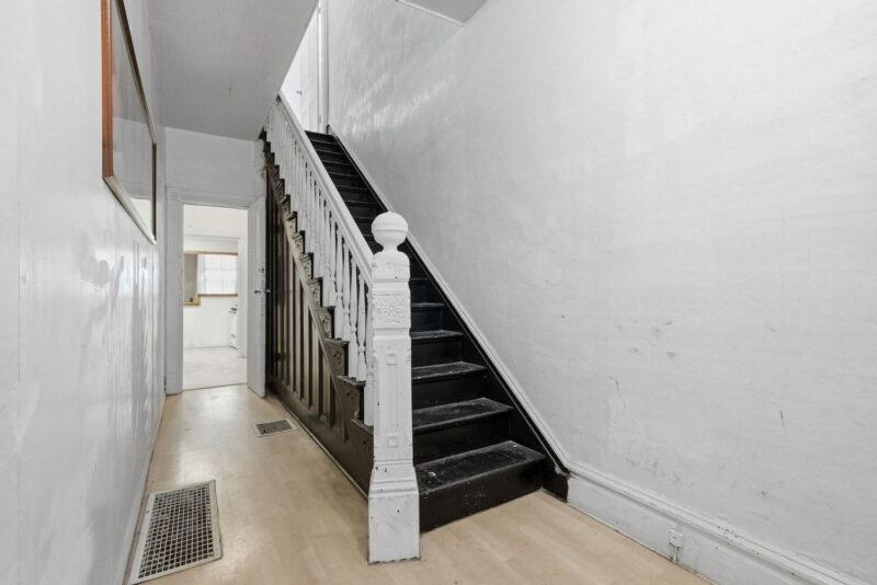3908 Winterburn Avenue — photo 2