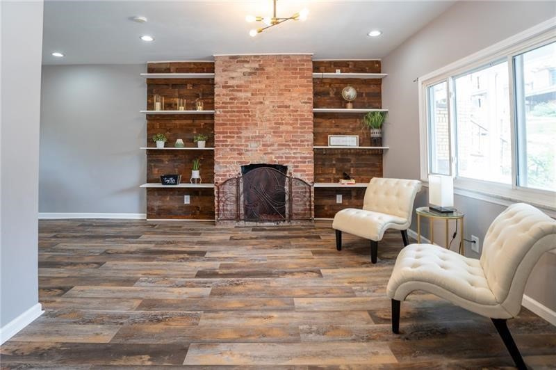 1031 Valonia St — photo 3
