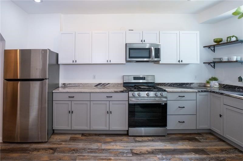 1031 Valonia St — photo 7