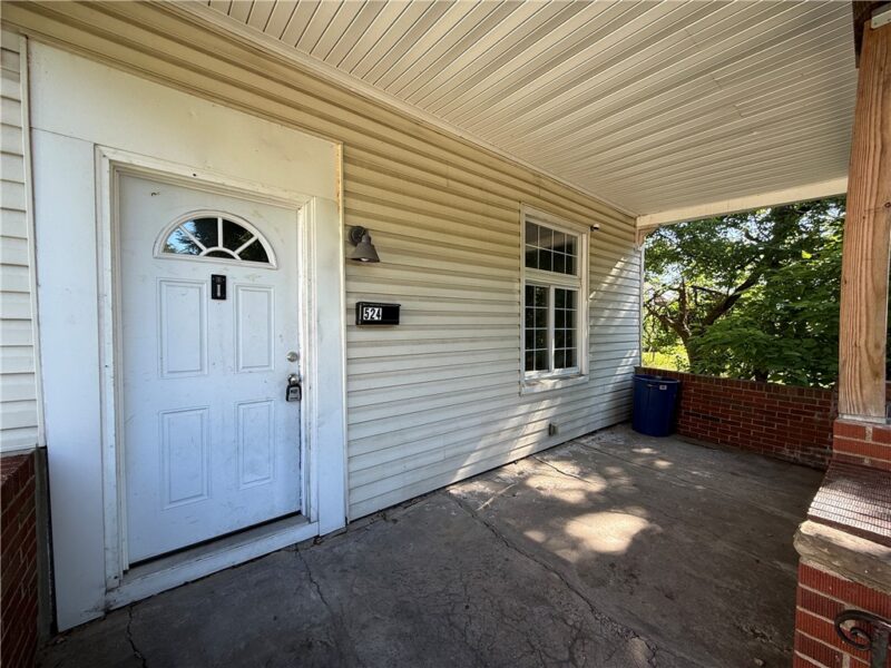 524 W Burgess St — photo 3