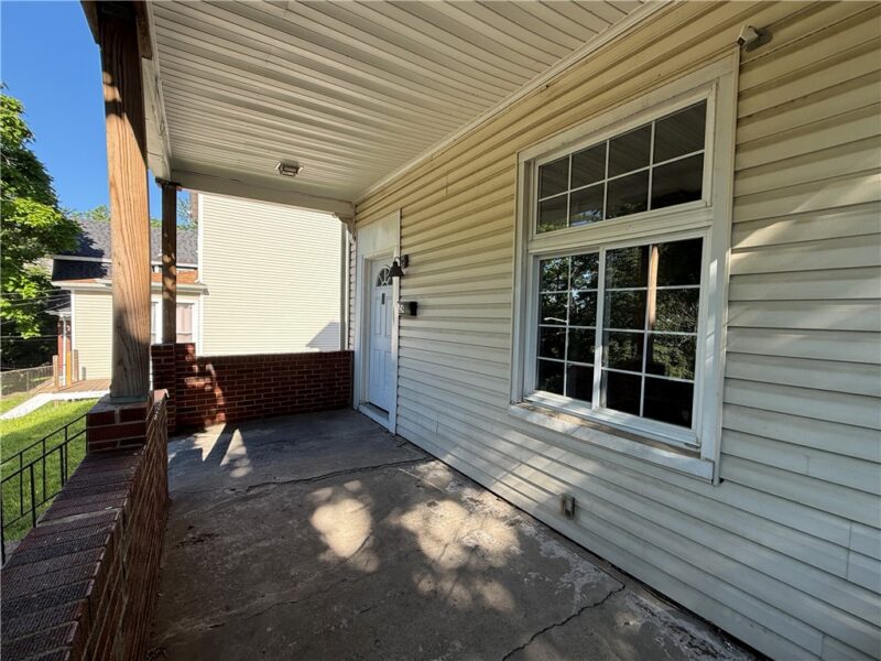 524 W Burgess St — photo 4